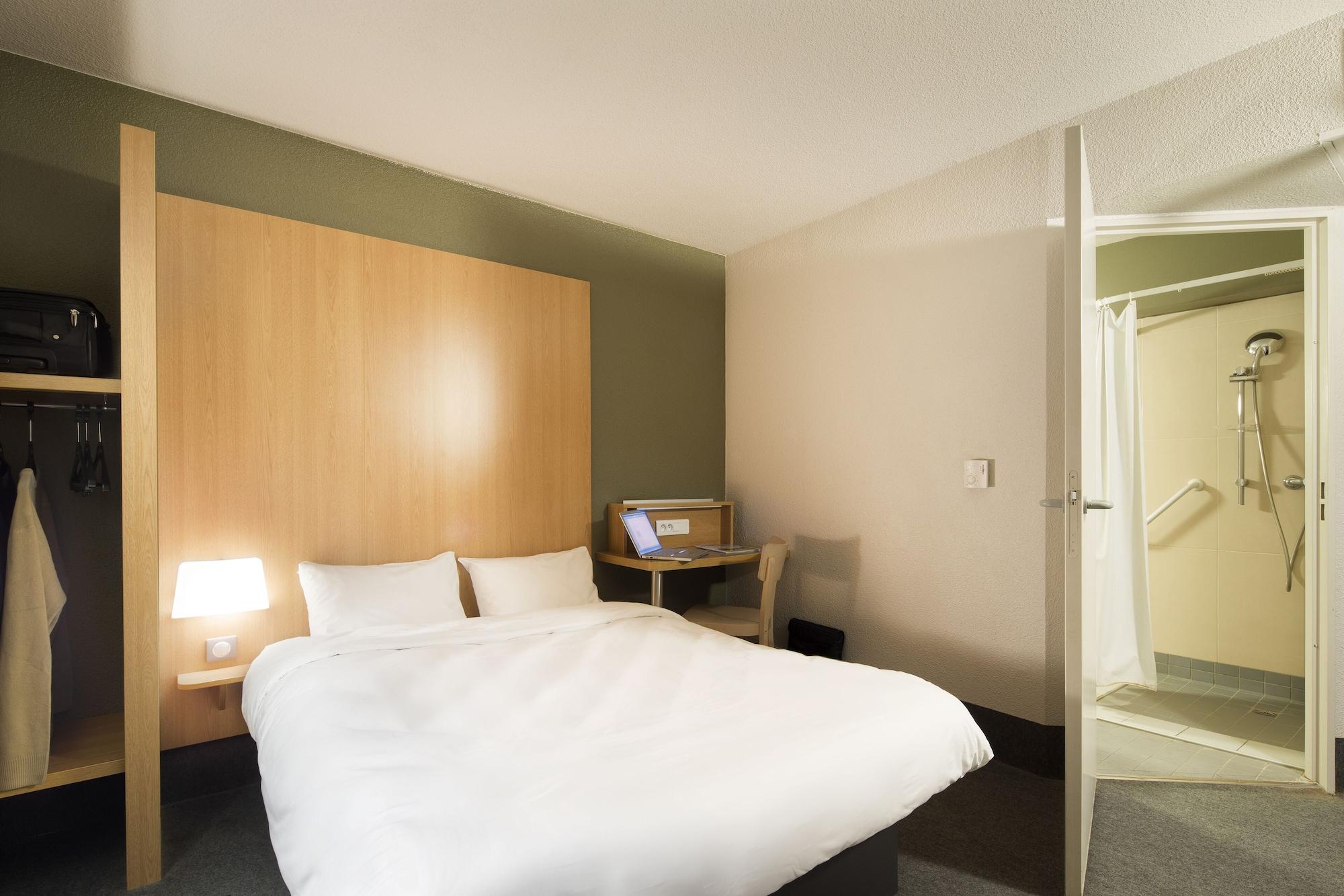 B&B Hotel La Rochelle Beaulieu Пюильборо Экстерьер фото