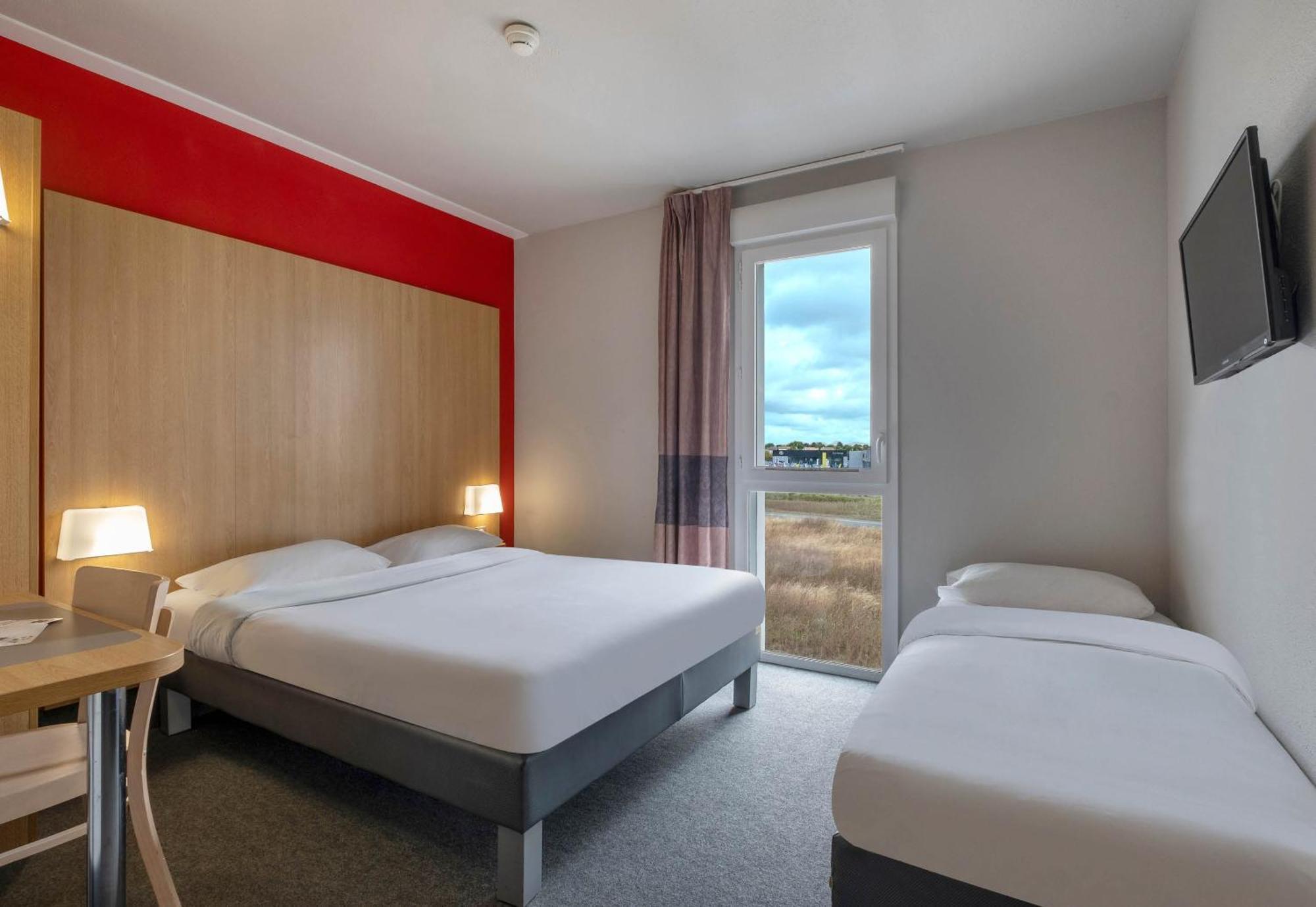 B&B Hotel La Rochelle Beaulieu Пюильборо Экстерьер фото