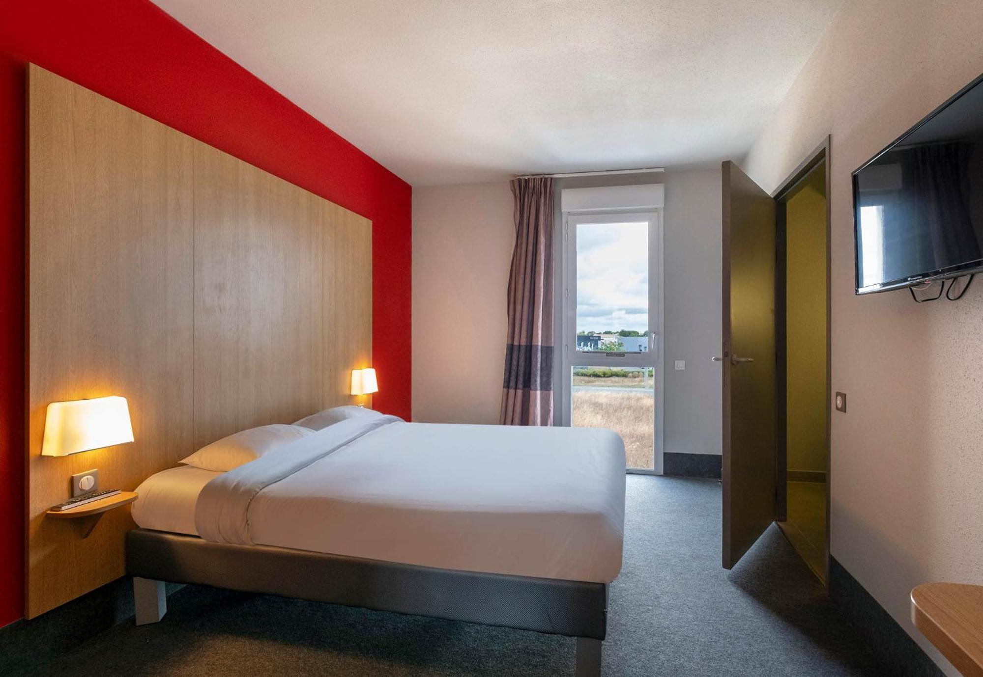 B&B Hotel La Rochelle Beaulieu Пюильборо Экстерьер фото