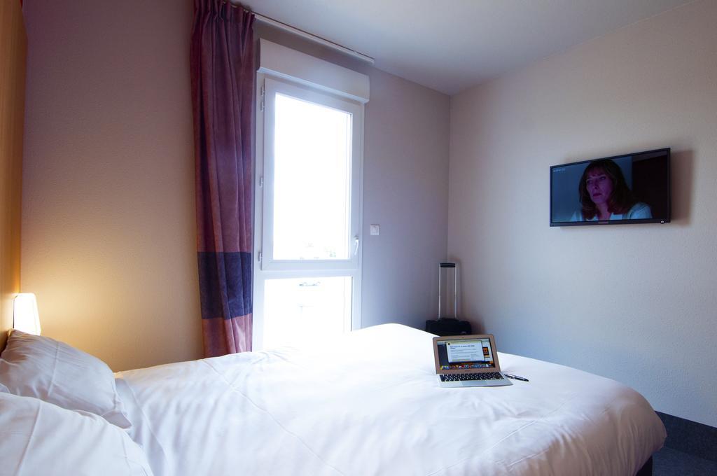 B&B Hotel La Rochelle Beaulieu Пюильборо Экстерьер фото