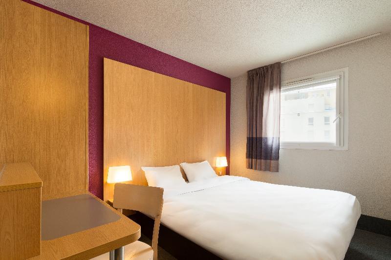 B&B Hotel La Rochelle Beaulieu Пюильборо Экстерьер фото