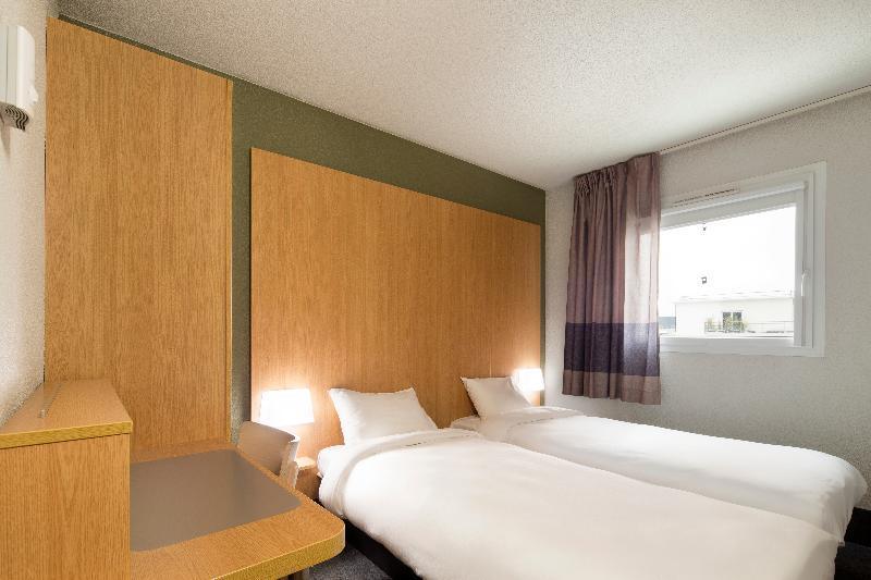 B&B Hotel La Rochelle Beaulieu Пюильборо Экстерьер фото